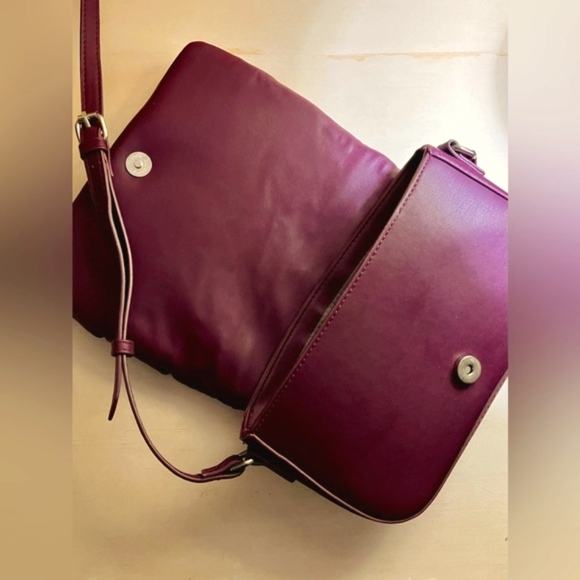 Collection 18 Crossbody Bag with Adjustable Shoulder Strap - Picture 7 of 8